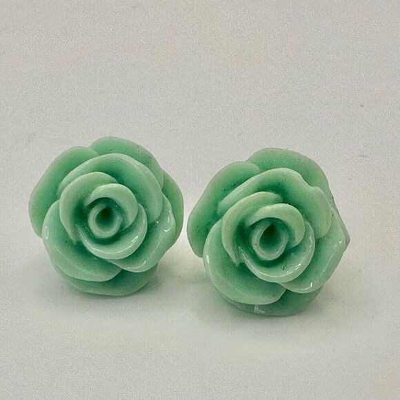Green rose post earrings - Picture 7 of 8